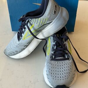 Brooks running shoes glycerin women’s size 7 medium B